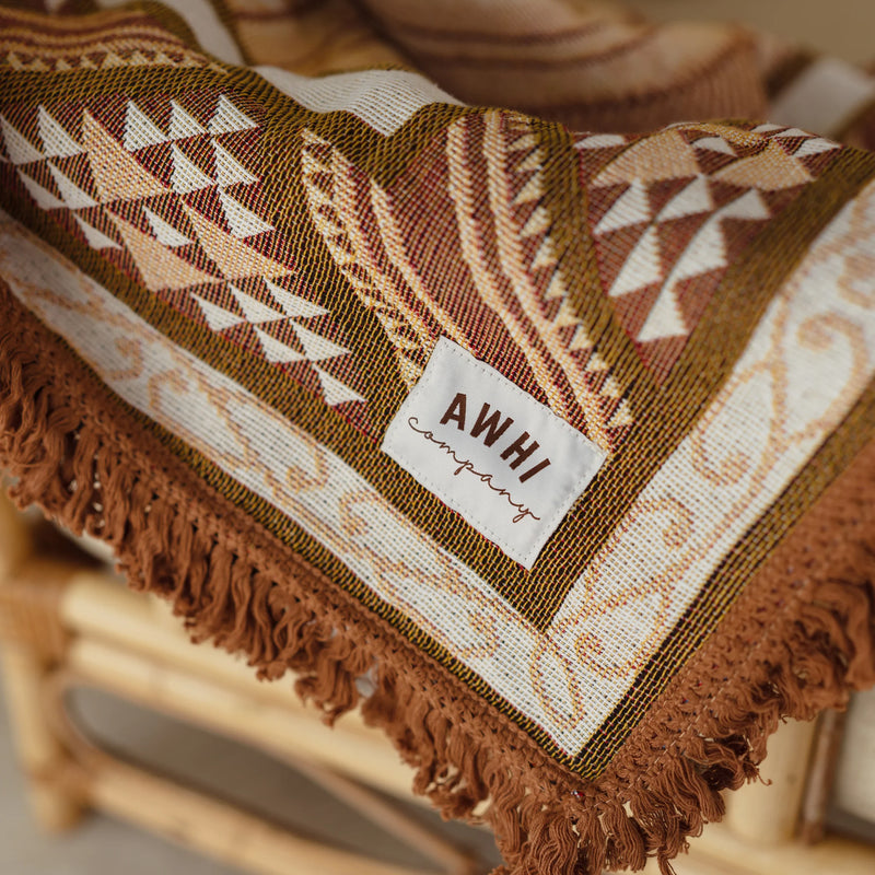 Awhi Company - Mahana Throw / Tunaeke