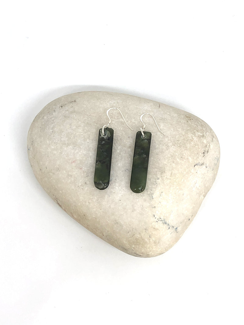 Sands Carving - Mau Taringa Pounamu Earrings / Short Tahi