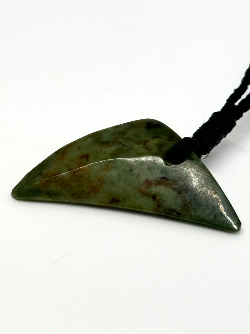 Sands Carving - Niho Small Pounamu Necklace