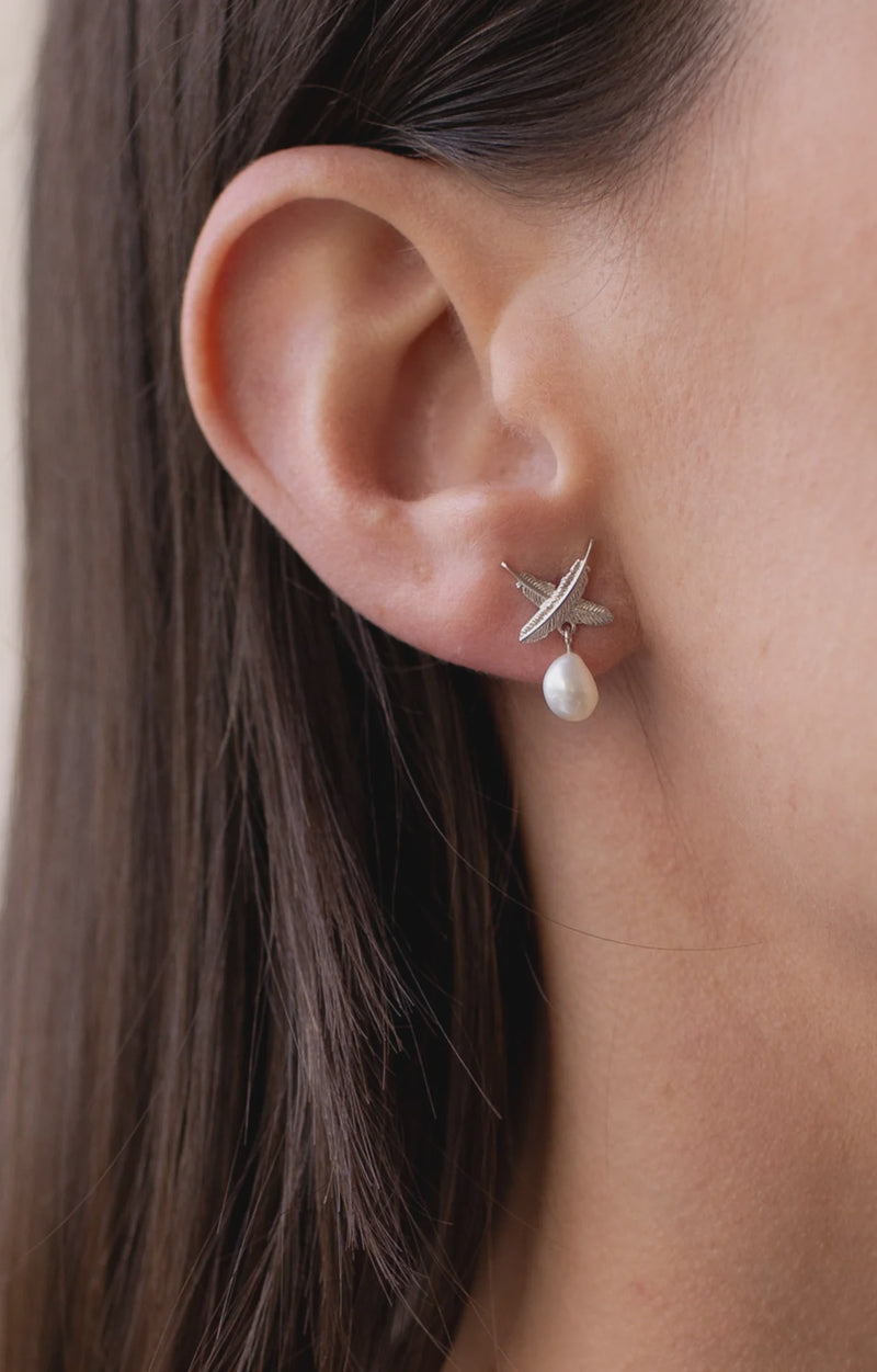 Boh Runga - Feather Kisses Pearl Studs